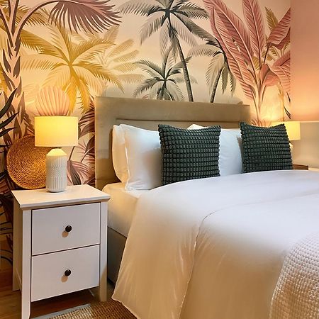 Blush Jungle - Homestay Dublin Bagian luar foto