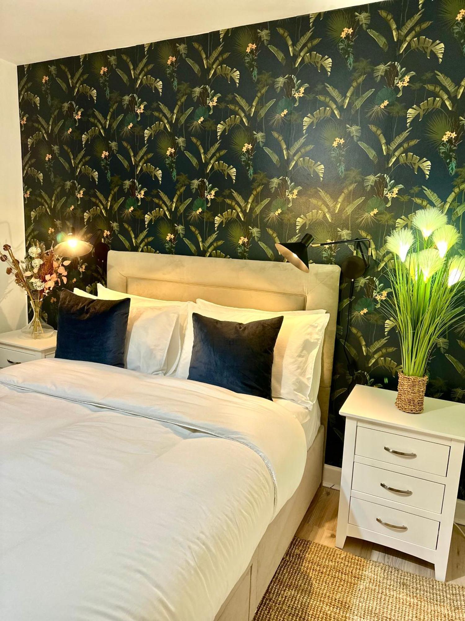 Blush Jungle - Homestay Dublin Bagian luar foto