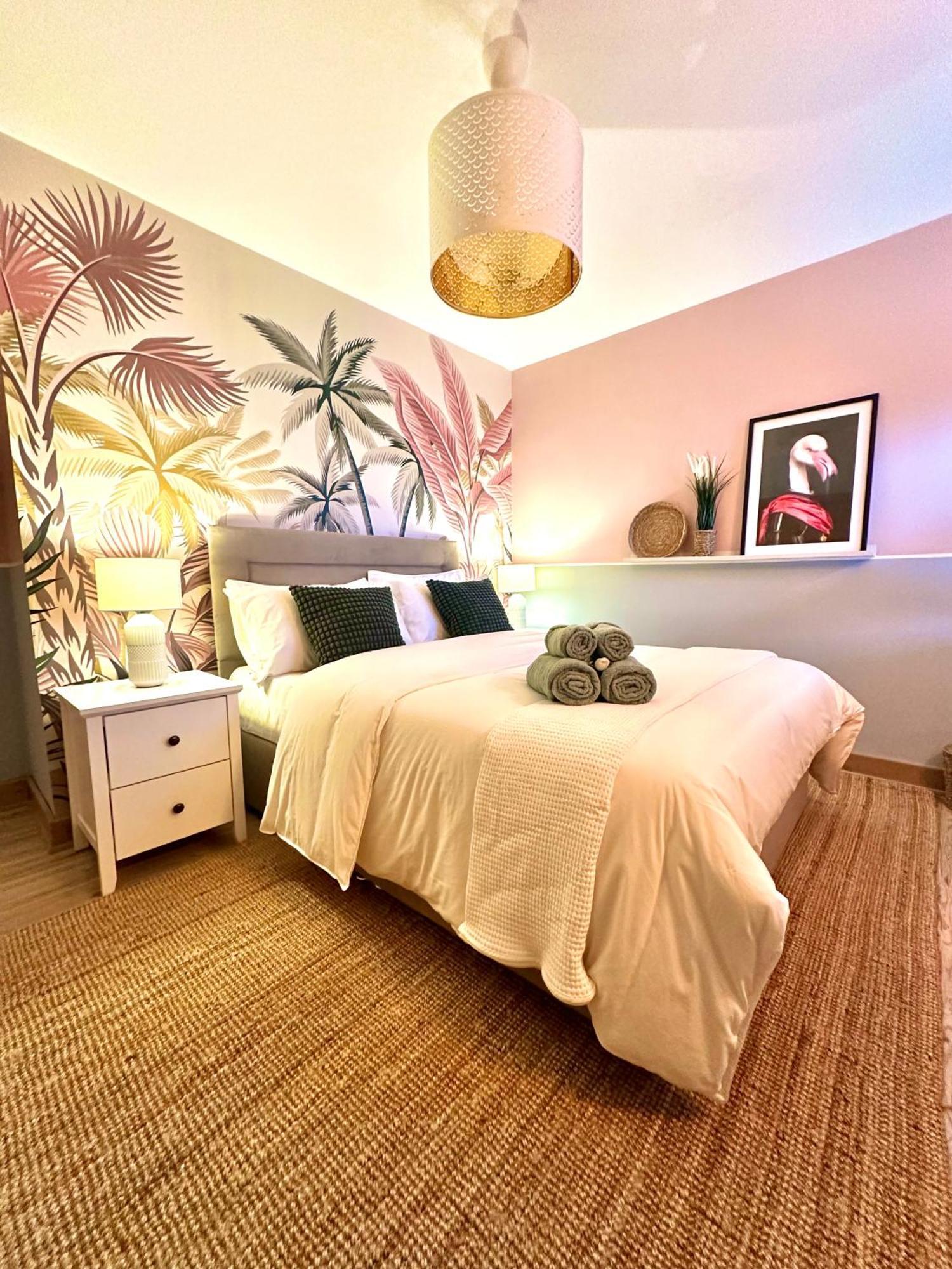 Blush Jungle - Homestay Dublin Bagian luar foto